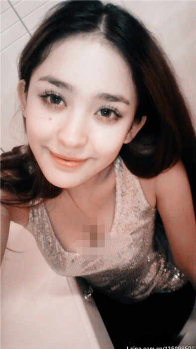 新疆大眼<em>美妞</em>娜扎<em>素颜自拍</em>超迷人 _购物画报 