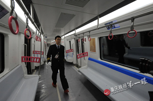 地铁无人驾驶很安全 换乘轻轨只需一分钟(图)_大渝网_腾讯网