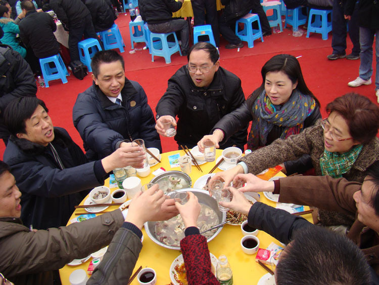杀年猪看表演 荣昌千人齐享刨汤盛宴_重庆旅游