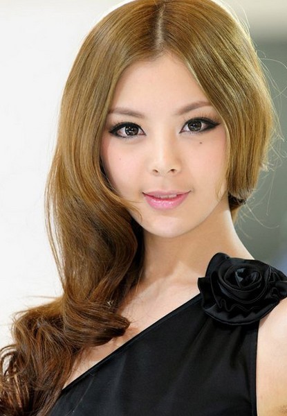 胶卷杀手 冠军车模谢梦_香车美女_腾讯·大楚