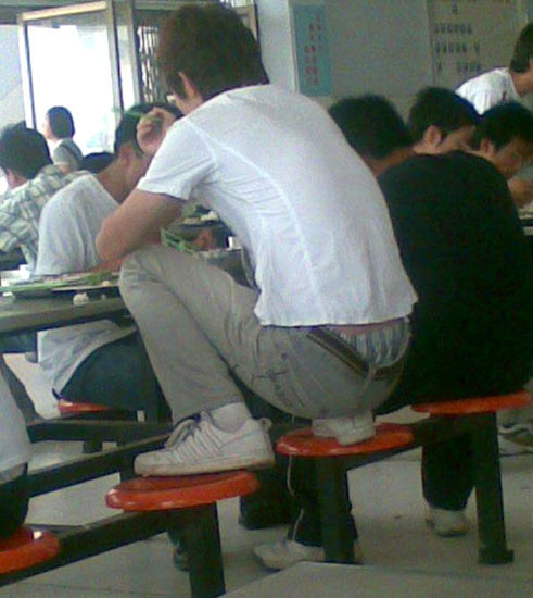 曝光90后学生的不文明行为 值得反思