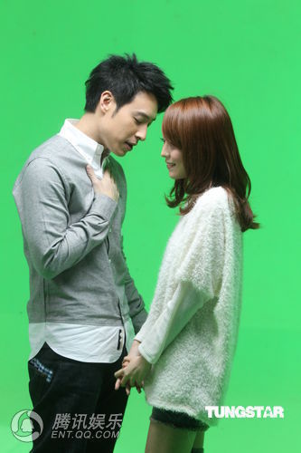 组图:潘玮柏MV与女子接吻 否认自己是同性恋