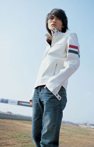  韩寒 微博与 蔡康永 畅谈 不堪商业色彩删文谢罪