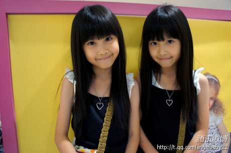 【<em>校花</em>校草】<em>台湾</em>人气<em>双胞胎</em>小<em>姐妹</em>最新照 长