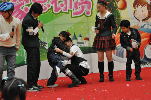 组图:《疯丫头》第2季剧照 热闹的见面会_腾讯儿童_腾讯网