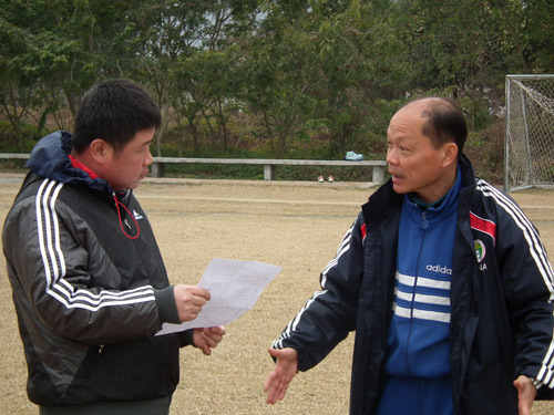 教练员请教林思跃讲师腾讯体育讯 由全国校足办和广州市足协联合举办