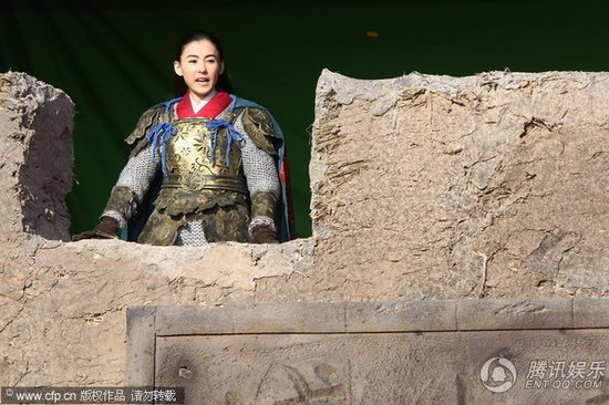 张柏芝拍《杨门女将》频受伤 导演赞其拼命三娘