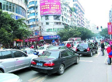 道路治理给力 今年垫江县城不堵了