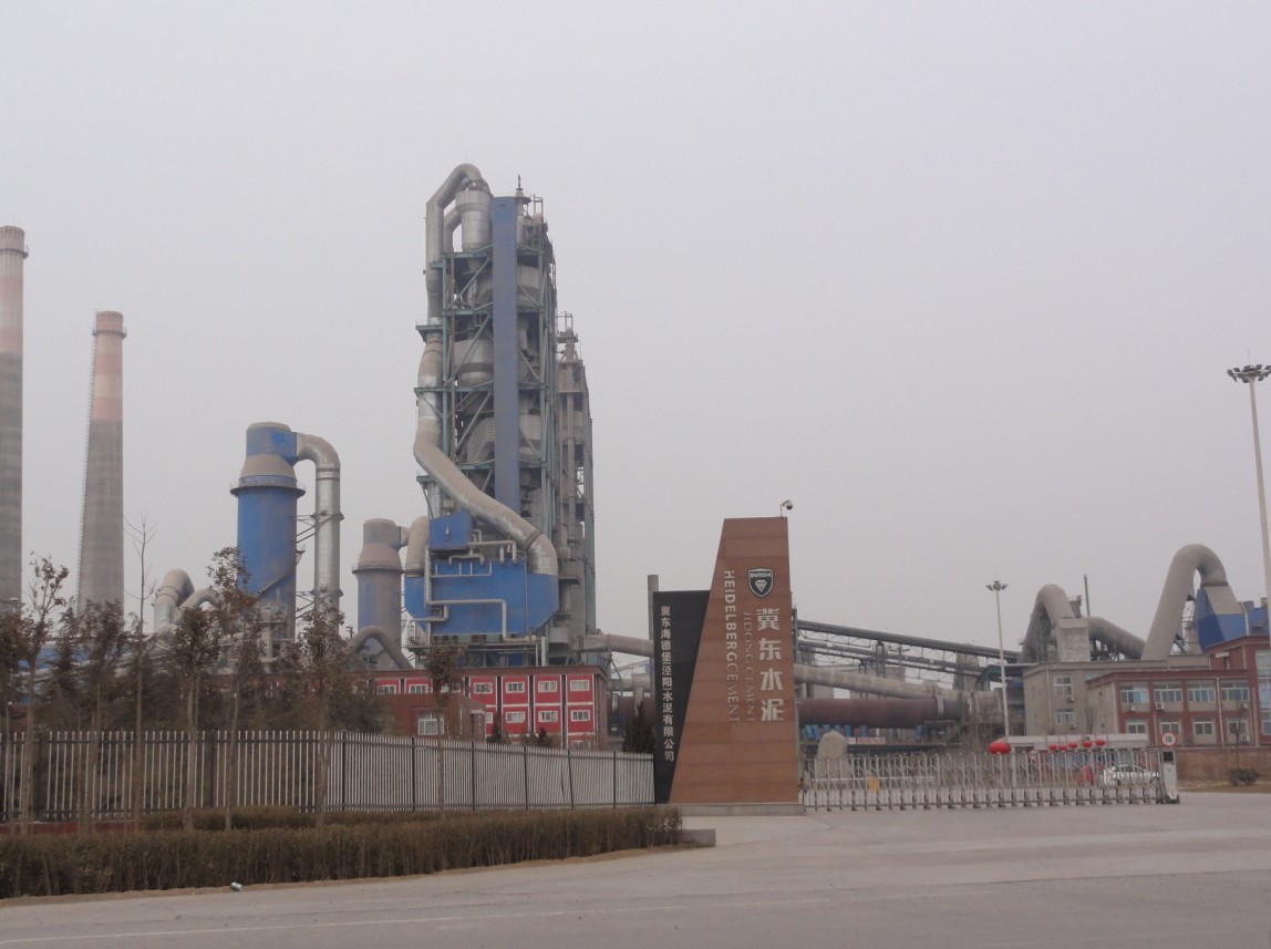 泾阳水泥厂坍塌发生46小时 未发现生命迹象