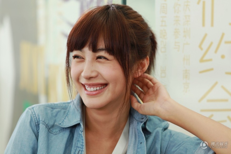 高清:李菲儿约会写真曝光 笑眼迷人被封"笑花"