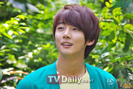 尹时允赴泰拍写真 为日本粉丝准备惊喜_林夕梦