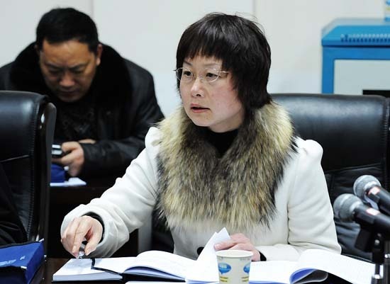 组图:眉山政协会现场讨论激烈 委员建言献策_