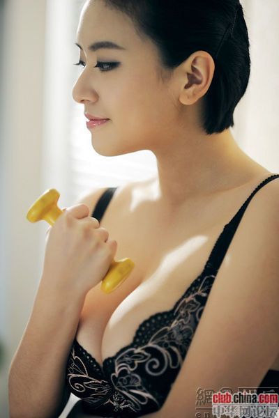 杨棋涵浴室透视内衣_小范冰冰 浴室诱惑写真 豪乳半露美腿勾人(2)