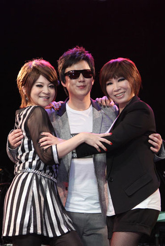 组图:黄小琥、萧煌奇协力开唱 王彩桦任嘉宾_娱乐频道_音乐资讯_腾讯·大楚网