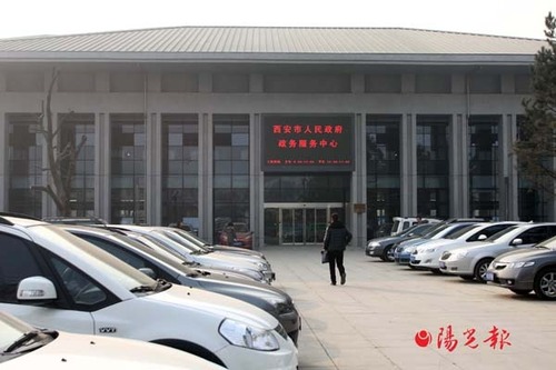 西安市政府北迁后 市民称经停公交车有点少