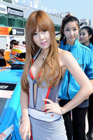 组图:韩国人造车模黄美姬 童言巨乳敢比瑶瑶