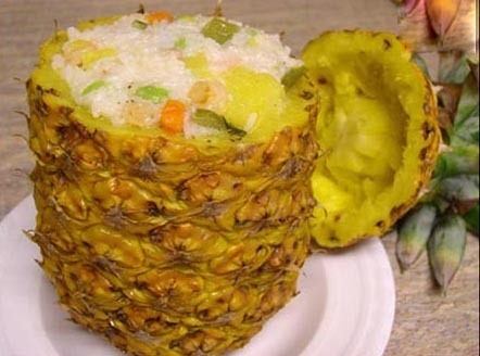 作为云南边疆傣族一道独具特色的美味佳肴,菠萝饭与普通米饭大有区别