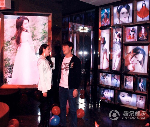 《<em>3D肉蒲团</em>》<em>主演</em>蓝燕办多场生日宴 霍建华捧