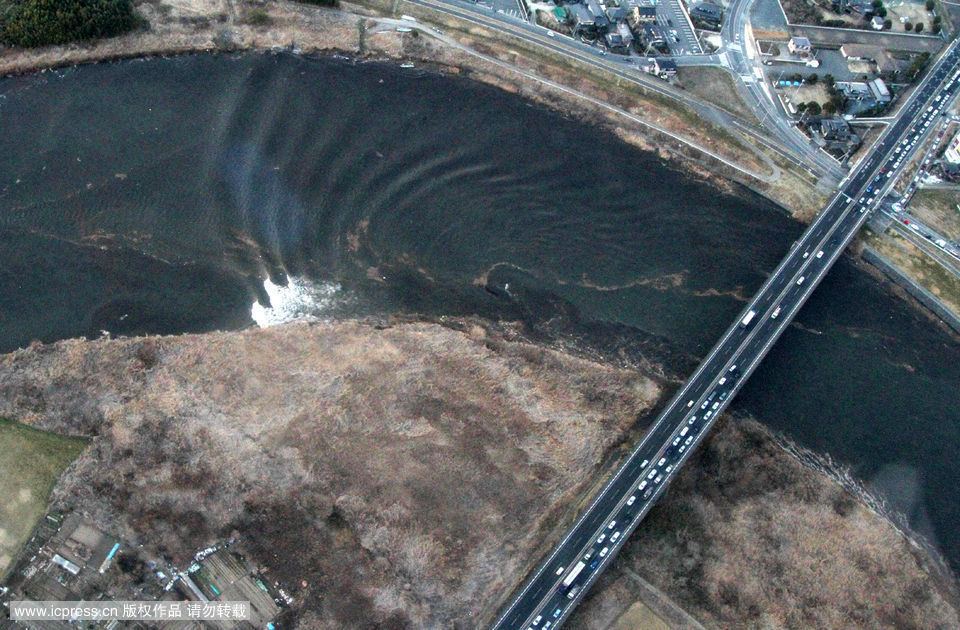 高清︰日本強震致河水逆流 地殼變動 輪船沖上海岸(組圖)