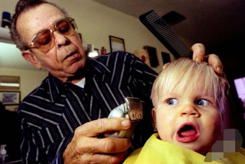 组图:儿童理发时的经典哭表情