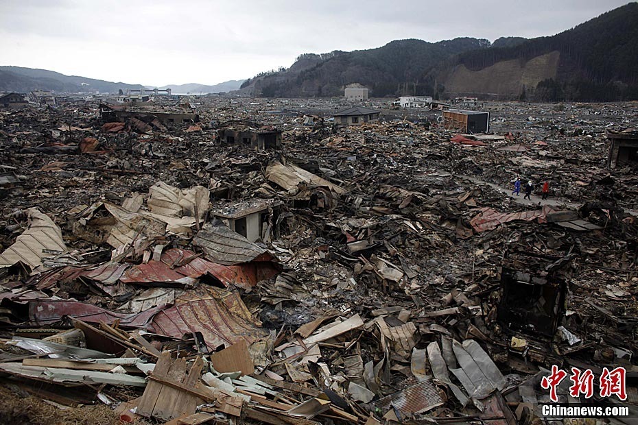 高清组图：日本灾区3月15日影像 小镇化为一片瓦砾