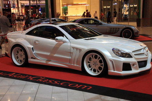 感受迪拜二手车市场的豪车盛宴_汽车频道_大