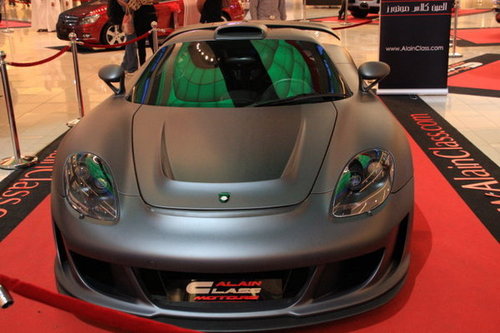 感受迪拜二手车市场的豪车盛宴