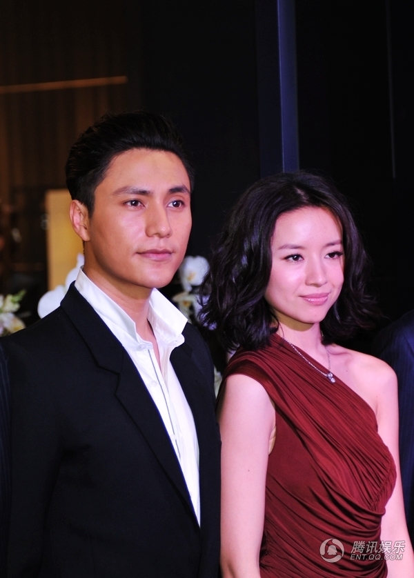 高清:陈坤董洁情侣档亮相 俊男靓女相得益彰