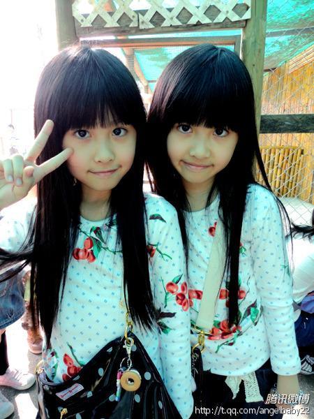 网络最红双胞胎 长大了依然无敌可爱!