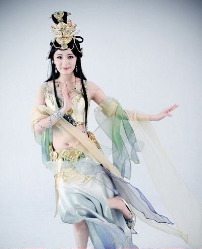 杨幂登场《画皮》抢风头 天鹅惊艳照超越狐妖_腾讯大秦网