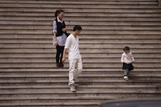 田亮叶一茜携女儿出入跳水馆 疑似 女承父业