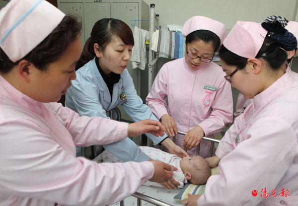 婴儿没<em>屁眼</em>被遗弃墙脚 3次手术救回男婴一命_
