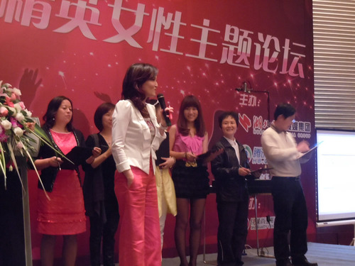 湖北精英<em>女性</em>论坛落幕 <em>张怡筠</em>现场传授幸福密