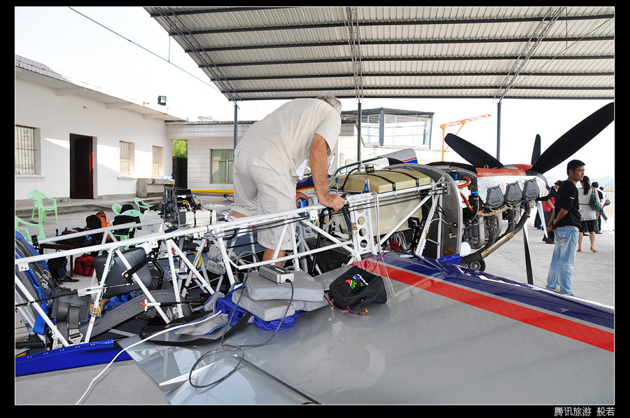 首届世界特技飞行大师赛首次试飞成功