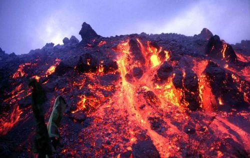 组图:火山熔浆喷发的惊人景象