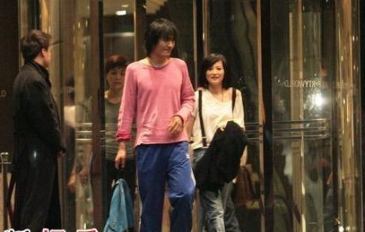 组图:朴树为老婆吴晓敏拍香艳床照 尺度大胆_大