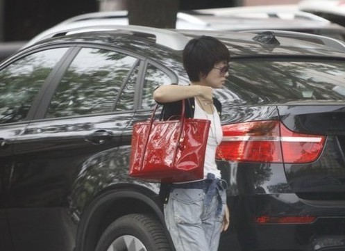 马伊琍独自开豪车做养生 缺文章陪伴状态欠佳