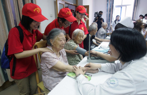 重庆成立首个专业医学护理福利院爱心基地
