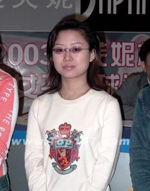 组图:九球天后潘晓婷整容前照