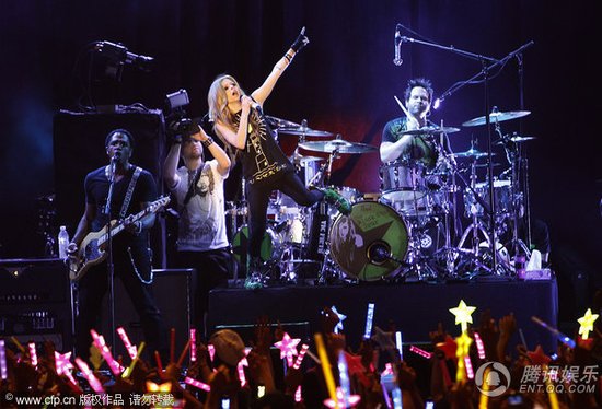 【新闻】艾薇儿台湾火爆开唱 粉丝沸腾响应 -- Avril Lavigne_新闻_资讯-音悦Tai - 看好音乐