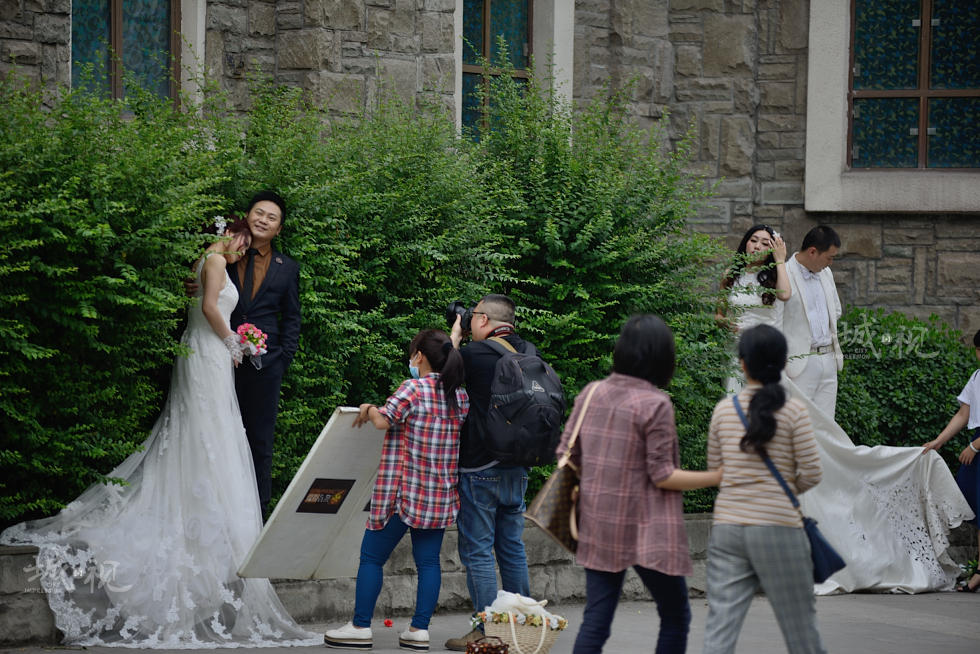 三亚水晶教堂婚纱照_在教堂的婚纱照(2)