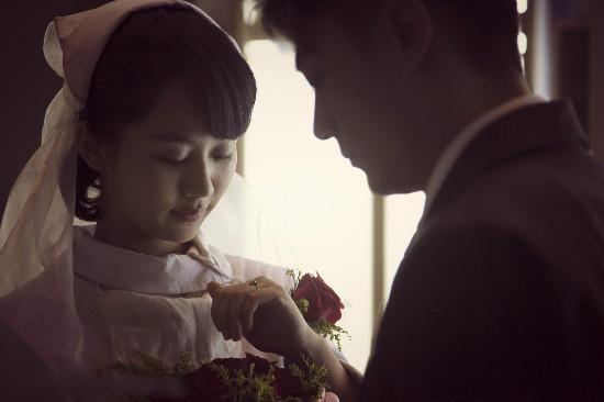 组图:杨紫晒与霍建华搞怪自拍照 网友呼在一起_娱乐频道_广西电视网