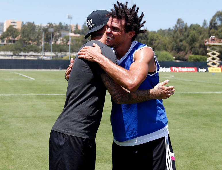 贝克汉姆造访皇马训练营 盛赞J罗伟大|体坛风云