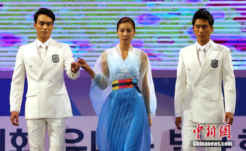 高清:仁川亚运会颁奖礼仪小姐服装曝光-亚运会