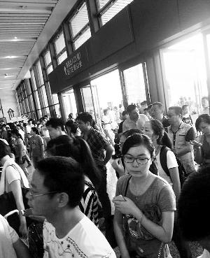 昨上海出发56趟列车晚点 或因宁波火车站停电