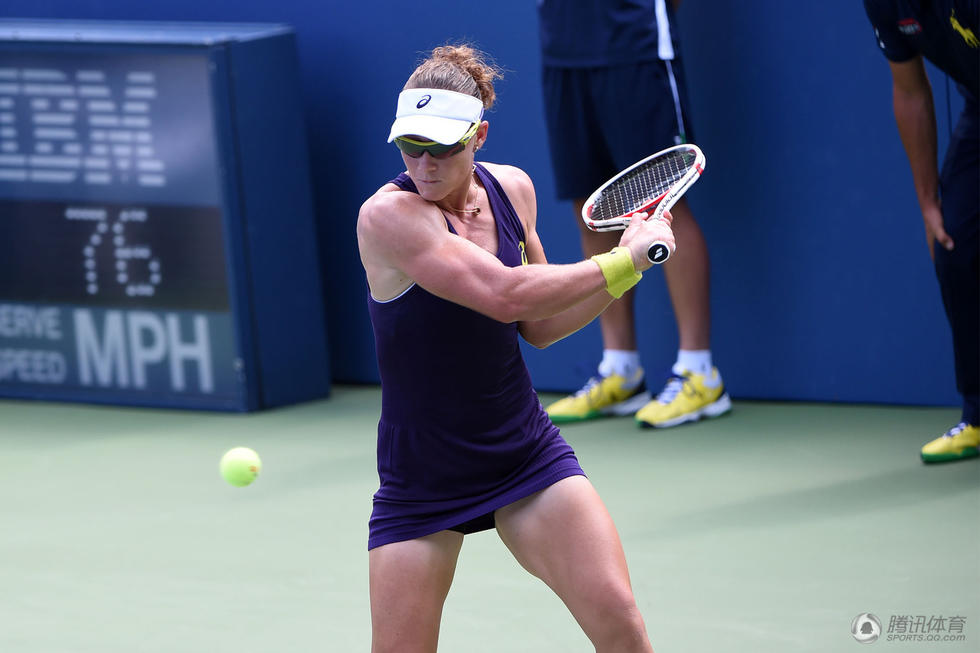 高清:科娃伊万送蛋横扫 阿扎逆转跻身美网次轮
