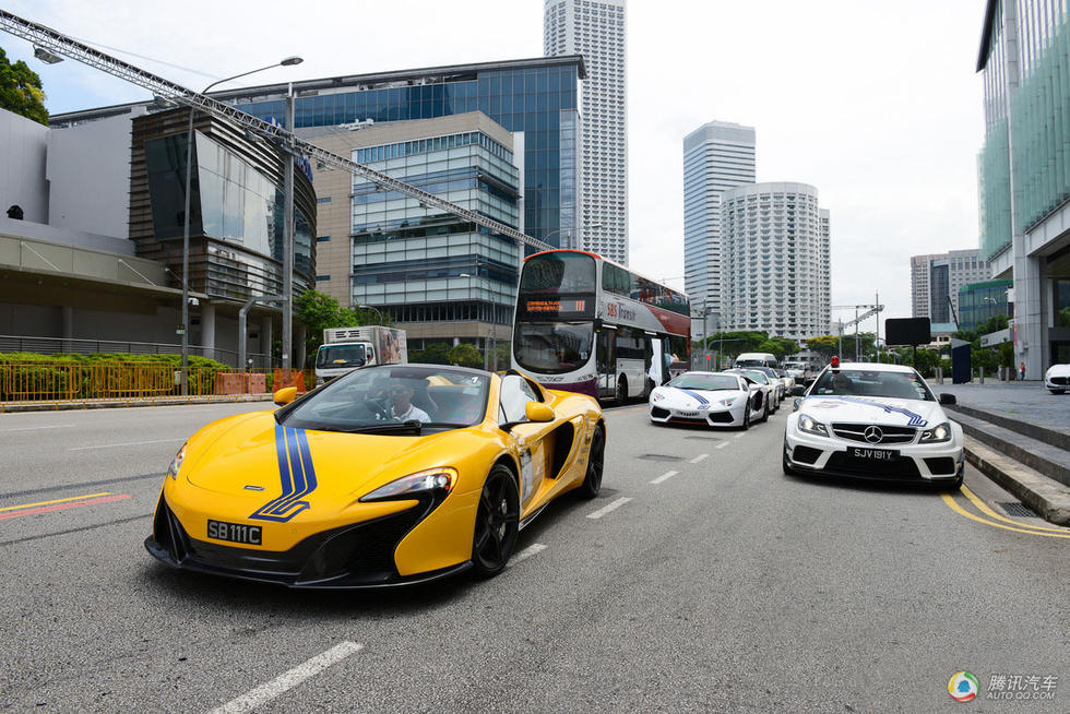 限量的法拉利scuderia spider 16m、特殊红白配色的法拉利高清图片