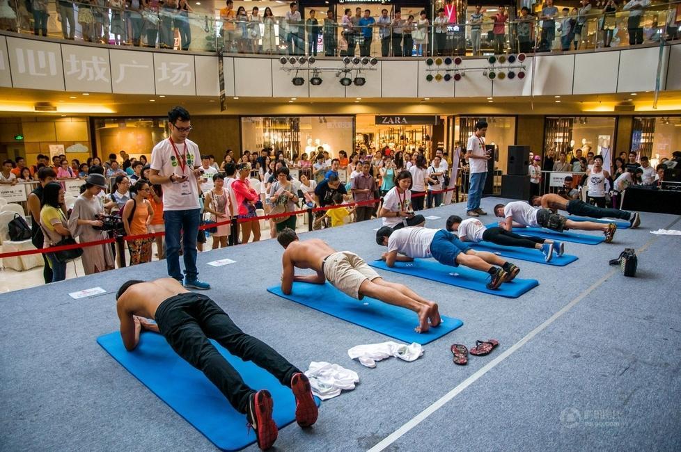 平板支撑动作图解 每天坚持就能收腹减肚腩 平