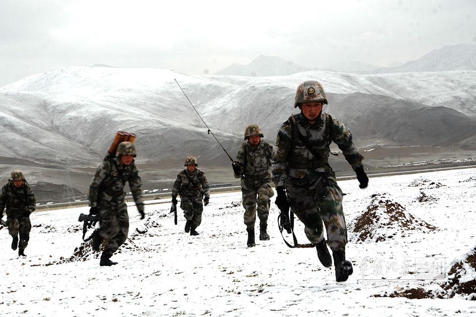 组图:驻西北高原部队已开始练雪地作战 - 鲜果