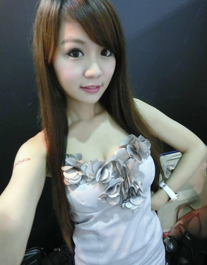 美女参选电玩女神 称将和粉丝做爱做的事